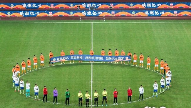 ESPN：奥维马斯案已被提交到国际足联，可能被处以全球禁足根据此前报道，前荷兰球星、前阿贾克斯体育总监奥维马斯因对女同事进行性骚扰，被处以禁止在荷兰足协管辖范围内从事足球工作一年的处罚，此外还包括一年的“有条件”禁足处罚，考察期为两年。